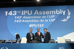 Trưởng Đoàn đại biểu Quốc hội Việt Nam Vũ Hải Hà (bên phải) với Chủ tịch IPU Duarte Pacheco. (Ảnh: TTXVN phát)