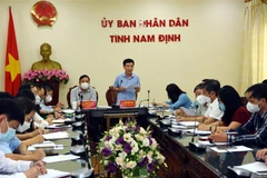 Chủ tịch UBND tỉnh Nam Định Phạm Đình Nghị phát biểu chỉ đạo tại cuộc họp trực tuyến với 10 huyện, thành phố để triển khai các biện pháp cấp bách phòng, chống dịch COVID-19. (Ảnh: Văn Đạt/TTXVN)