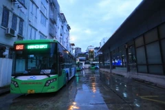 Tuyến xe buýt BRT 01 Kim Mã - Yên Nghĩa xuất phát từ bến Kim Mã. (Ảnh: Tuấn Anh/TTXVN)