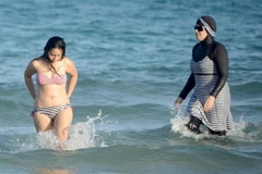 Thêm ba khu nghỉ dưỡng ở Pháp cấm phụ nữ mặc đồ bơi burkini. (Nguồn: AFP)