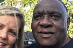 Ông Ellis Hill và người hành khách tốt bụng Liz Willock. (Nguồn: GoFundMe)