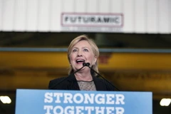 Bà Hillary Clinton phát biểu tại Warren, Michigan, Mỹ. (Nguồn: AFP/TTXVN)