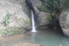 Con suối nhỏ nơi hai chị em gặp nạn. (Nguồn: baoquangngai.vn)