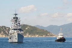 Tàu Ins Kirch vào cập cảng quốc tế Cam Ranh, Khánh Hòa. (Ảnh: Tiên Minh/TTXVN)