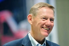 Ứng cử viên CEO Microsoft Mulally sẽ ở lại Ford hết 2014