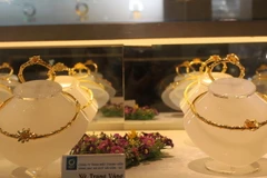 Sản phẩm nữ trang của Công ty SJC trưng bày tại hội chợ. (Ảnh: Hiệp Hà/Vietnam+)