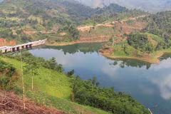 Theo nhận định của giới chuyên gia, nguyên nhân gây ra các trận động đất nhỏ, động đất kích thích bắt nguồn từ việc tích nước của các hồ chứa thủy điện. (Ảnh minh họa. Nguồn: Hùng Võ/Vietnam+) 