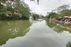 Lấp hồ tự nhiên là một cách đánh đổi có hại cho môi trường. (Nguồn ảnh: HV/Vietnam+)
