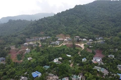 Khu vực dự án "ma" Ohara Villas & Resort nằm trên địa bàn xã Mông Hóa, thành phố Hòa Bình hiện có hơn 30 căn nhà biệt thự đã được xây dựng thô, phần lớn "đã có chủ." (Nguồn ảnh: Hùng Võ/Vietnam+)