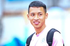 Tiền vệ Hùng Dũng tạm gác niềm vui vừa nhận Quả bóng vàng 2019 để tập trung cho mục tiêu trước mắt. (Ảnh: Nguyên An/Vietnam+)