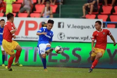 Tiền vệ Hải Huy lạc quan sau chấn thương nặng ở vòng 3 V-League chiều 6/6 trước đối thủ Hồng Lĩnh Hà Tĩnh. (Ảnh: VFF) 