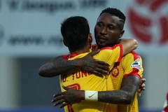 Hoàng Vũ Samson và Đình Tùng tỏa sáng giúp Thanh Hóa thắng vất vả Phố Hiến ở vòng loại cúp Quốc gia 2020 chiều 25/5. (Ảnh: Nguyên An/Vietnam+)