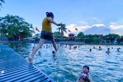 Hình ảnh đẹp ao tù hóa “bể bơi” xanh, giúp giảm tai nạn trẻ đuối nước