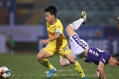 Nhiều đội bóng V-League tích cực thi đấu giao hữu trong thời gian này để chuẩn bị tốt nhất cho ngày bóng đá chuyên nghiệp trở lại. (Ảnh: Hiển Nguyễn/Vietnam+) 