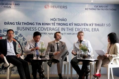 Các diễn giả trao đổi tại hội thảo. (Ảnh: Doãn Đức/Vietnam+)