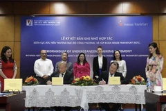 Quang cảnh lễ ký kết. (Ảnh: Trần Việt/TTXVN)