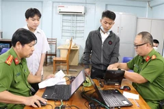 Công an tỉnh Gia Lai đẩy nhanh tiến độ cấp căn cước công dân cho người dân để đảm bảo điều kiện bỏ sổ hộ khẩu, sổ tạm trú vào đầu năm 2023. (Ảnh minh họa: Hồng Điệp/TTXVN)