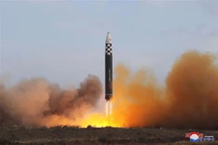 Vụ phóng tên lửa đạn đạo xuyên lục địa (ICBM) "Hwasong Gun 17" của Triều Tiên ngày 18/11/2022.( Ảnh: AFP/TTXVN)