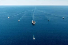 Các tàu hải quân bao gồm cả tàu sân bay USS Ronald Reagan tham gia cuộc tập trận chung Mỹ-Nhật-Hàn ở vùng biển phía Đông Bán đảo Triều Tiên ngày 30/9/2022. (Ảnh: Yonhap/TTXVN)