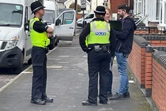 Cảnh sát tại hiện trường vụ việc. (Nguồn: BirminghamLive)