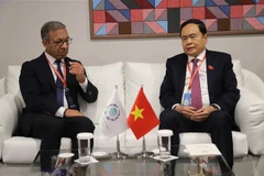 Phó Chủ tịch Thường trực Quốc hội Trần Thanh Mẫn tiếp Chủ tịch IPU Duarte Pacheco bên lề Đại hội đồng IPU-146 tại Bahrain. (Ảnh: Nguyễn Trường/TTXVN)