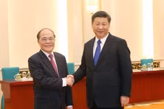 Chủ tịch Quốc hội Nguyễn Sinh Hùng hội kiến với Tổng Bí thư, Chủ tịch Trung Quốc Tập Cận Bình. (Ảnh: Nhan Sáng/TTXVN)