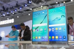 Mẫu điện thoại Galaxy S6 edge+ của Samsung. (Nguồn: Reuters)