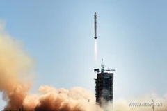 Tên lửa Trường Chinh 2D mang theo vệ tinh Gaofen-9 được phóng đi từ trung tâm Tửu Tuyền, ngày 14/9. (Nguồn: THX) 