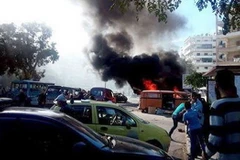 Hiện trường một khu vực bị trúng rocket của quân nổi dậy tại Latakia, Syria, ngày 10/11. (Nguồn: SANA/AFP)