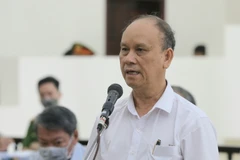 Bị cáo Trần Văn Minh, cựu Chủ tịch UBND thành phố Đà Nẵng khai báo trước tòa. (Ảnh: Doãn Tấn/TTXVN)