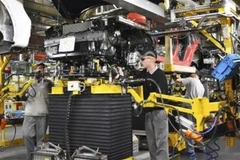 Công nhân làm việc tại nhà máy của Nissan ở Sunderland, miền bắc nước Anh, ngày 10/10/2019. (Ảnh: Kyodo/ TTXVN)