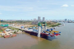 Công trường thi công dự án cầu Thủ Thiêm 2. (Ảnh: TTXVN phát)