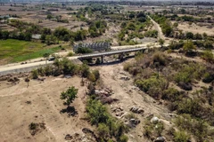 Các con kênh thuộc hệ thống sông Biêu, huyện Thuận Nam, Ninh Thuận cạn khô nước do hạn hán kéo dài. (Ảnh: TTXVN)