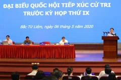 Bí thư Thành ủy Hà Nội Vương Đình Huệ phát biểu tại buổi tiếp xúc cử tri quận Bắc Từ Liêm. (Ảnh: Văn Điệp/TTXVN)