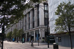 Cảnh vắng vẻ trên đường phố tại London, Anh ngày 8/5/2020 trong bối cảnh dịch COVID-19 lan rộng. (Ảnh: THX/TTXVN)