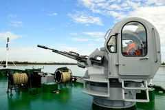 Chiến sỹ thực hiện các phần thi. (Ảnh: Trịnh Bang Nhiệm/TTXVN)