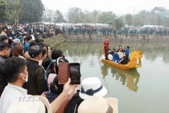 Hát Quan họ trên thuyền. (Nguồn: TTXVN)