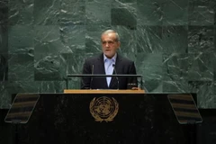 Tổng thống Iran Masoud Pezeshkian phát biểu tại Khóa họp thứ 79 Đại hội đồng Liên hợp quốc ở New York (Mỹ) ngày 24/9. (Ảnh: Reuters/TTXVN)