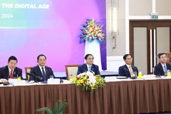 Thủ tướng Phạm Minh Chính, Thủ tướng Lào Sonexay Siphandone (thứ hai, từ trái sang) cùng Tổng Thư ký ASEAN Kao Kim Hourn (ngoài cùng, bên trái) tham dự Tọa đàm với doanh nghiệp ASEAN và đối tác. (Ảnh: Dương Giang/TTXVN)