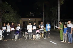 Các đối tượng bị bắt giữ trong vụ hỗn chiến khiến 1 người chết, một người bị thương nặng. (Ảnh: TTXVN phát)