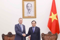 Phó Thủ tướng Trần Lưu Quang tiếp Giám đốc vận hành Tập đoàn LEGO Carsten Rasmussen. (Ảnh: Doãn Tấn/TTXVN)