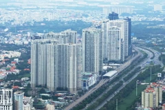 Các tòa chung cư cao tầng chạy dọc đại lộ Võ Nguyên Giáp, thành phố Thủ Đức, Thành phố Hồ Chí Minh. (Ảnh: Hồng Đạt/TTXVN)