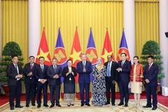 Chủ tịch nước Tô Lâm với Đại sứ các nước ASEAN. (Ảnh: Nhan Sáng/TTXVN)