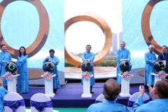 Nghi thức công bố Biểu tượng Hữu nghị Quốc tế Thành phố Hồ Chí Minh. (Ảnh: Xuân Khu/TTXVN)
