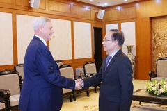 Bí thư Trung ương Đảng, Trưởng Ban Đối ngoại Trung ương Lê Hoài Trung tiếp Thứ trưởng thứ nhất Bộ Ngoại giao Nga Vladimir Titov. (Ảnh: Phương Hoa/TTXVN)