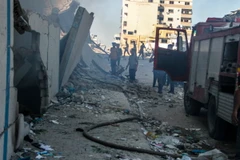 Cảnh đổ nát sau cuộc không kích của Israel xuống một trường học ở Gaza, ngày 21/8. (Ảnh: THX/TTXVN)