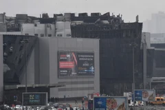 Tòa nhà trung tâm thương mại Crocus City Hall ở Moskva, Nga bị hư hại sau vụ tấn công khủng bố nhằm vào phòng hòa nhạc trong trung tâm, ngày 23/3. (Ảnh: AFP/TTXVN)