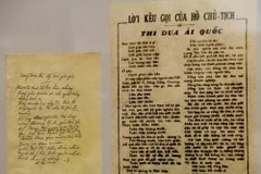 Lời kêu gọi thi đua yêu nước của Chủ tịch Hồ Chí Minh (trái) và Lời kêu gọi Thi đua ái quốc của Chủ tịch Hồ Chí Minh. (Ảnh: TTXVN phát)
