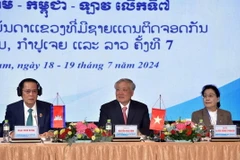 Chánh án 3 Tòa án Tối cao Việt Nam-Lào-Campuchia chủ trì hội nghị. (Ảnh: Trần Tĩnh/TTXVN)