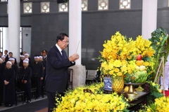 Đoàn Vương quốc Campuchia do Chủ tịch Đảng Nhân dân Campuchia, Chủ tịch Thượng viện Campuchia Hun Sen làm Trưởng đoàn, viếng Tổng Bí thư Nguyễn Phú Trọng. (Ảnh: TTXVN)